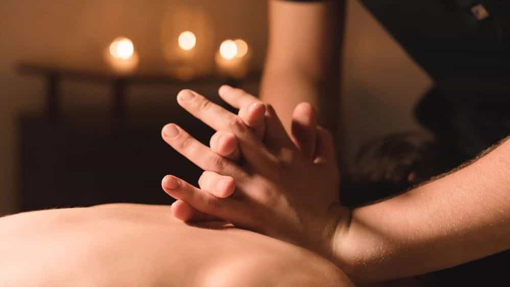ماساژ دیپ تیشو در مرکز ماساژ صالحی